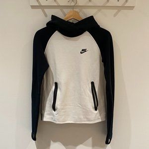 Nike Hoodie with Zipper Pockets and Thumb Holes Size Small